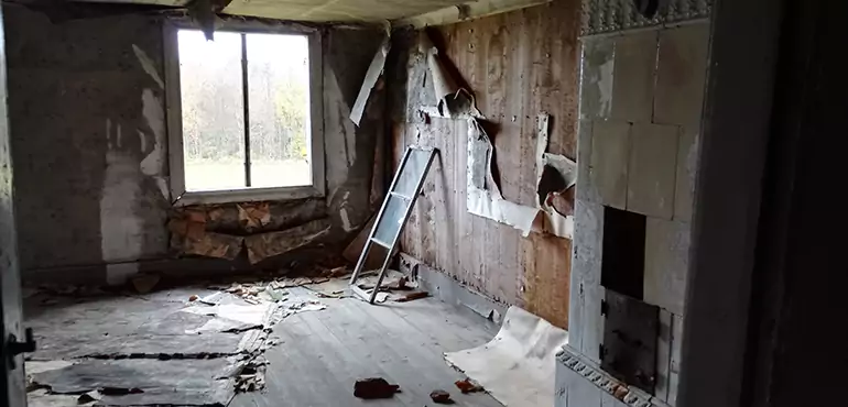 Why Selling a Distressed House Through Traditional Methods Fails in Hollywood